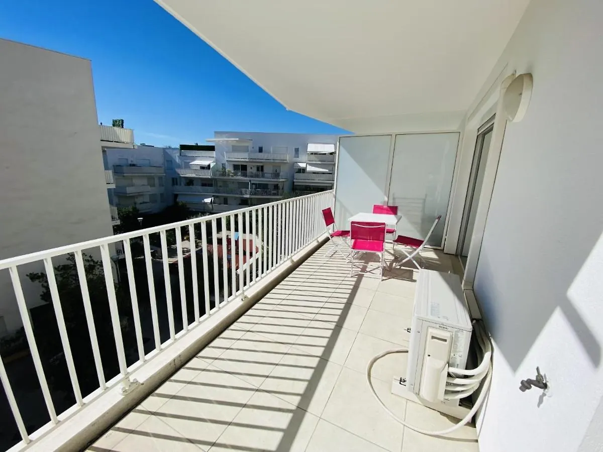 Val1- One Bedroom Cannes Center 0*,  France